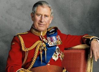 Megkoronázták III. Károlyt