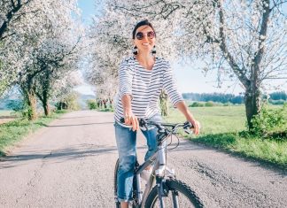 A vízparti bringázás a nyári favorit