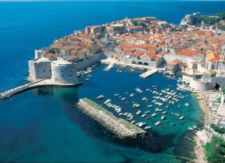 Dubrovnik nem bünteti a gurulós bőröndök használatát