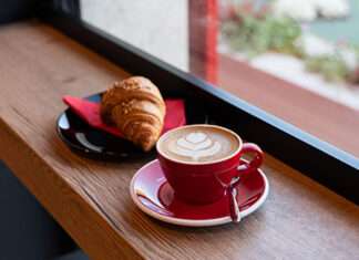 Megnyílt a divatmárka kávézója és delikátesz üzlete