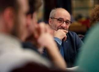 A hazug című komédia a Pesti Színházban Rudolf Péter Vígszínház